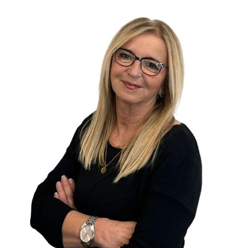 Emine – Stylistin für Farbe und Haarverlängerungen